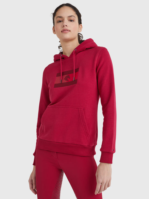hoodie-style-mit-logo-applikationen-royal-berry